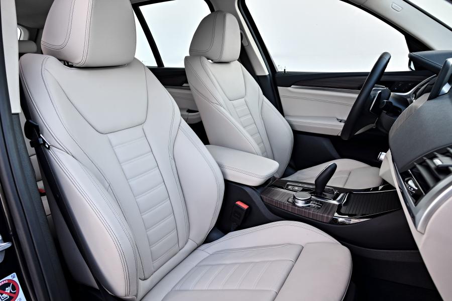 Интерьер BMW X3 xDrive30d xLine (G01) 2017 года  (WW) (фото 166 из 178)